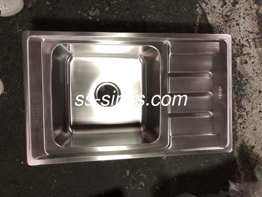 سینک آشپزخانه با سوراخ تخلیه مربع