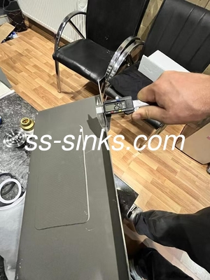 شیر شامل استیل ضد زنگ سیاه دو قاشق آب با پایان سیاه 2 فاضلاب