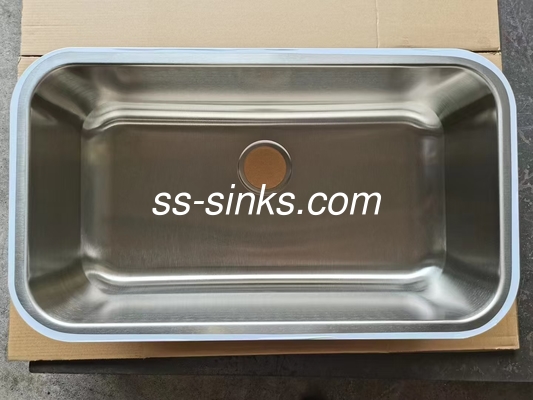 یک آشپزخانه مدرن و کاربردی با یک سینک آشپزخانه 30 اینچی ایجاد کنید