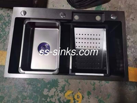 آبشار واحد فولاد ضد زنگ با مواد فولاد 18/10 نیکل و راه حل سیستم تخلیه