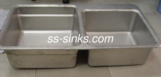 قالب سینک آشپزخانه SUS304 18 Guage R20 زاویه یک تکه دو لگن